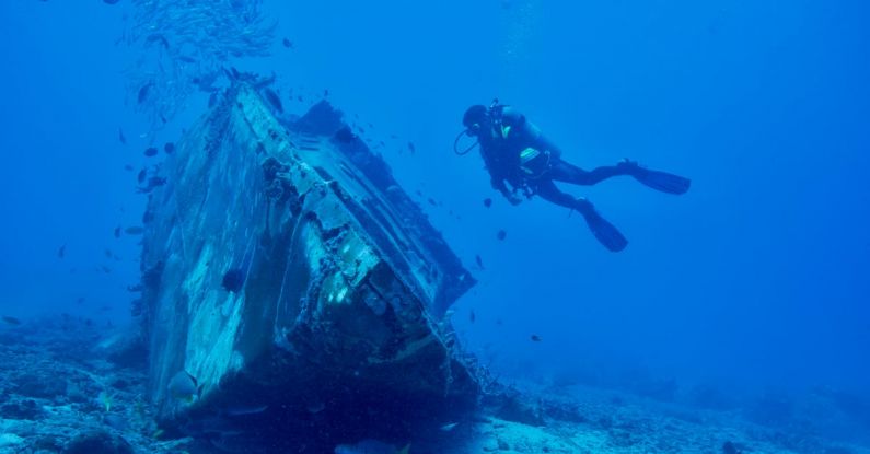 Wreck Diving - Diver and Wreck